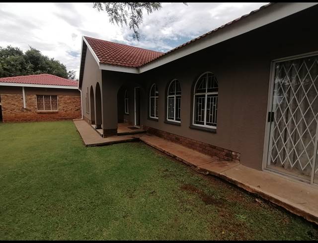 3 BEDROOM FREESTANDING SOLD IN STILFONTEIN EXT 4
